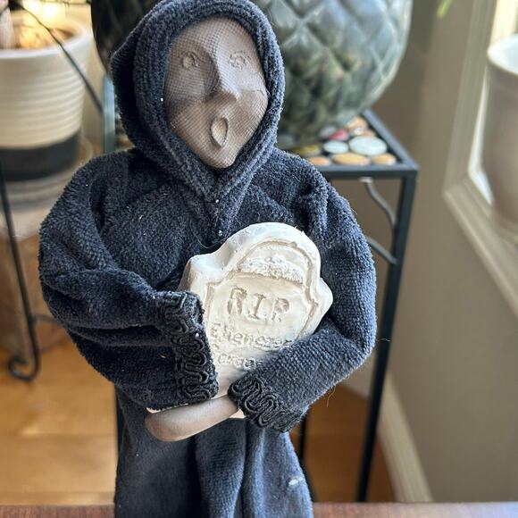 '89 SPIRIT FUTURE Byers' Choice signed 1st Edition Dickens Christmas Carol ghost - Picture 2 of 7